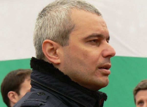 Костадин Костадинов се подигра жестоко с депутатите от Демократична България