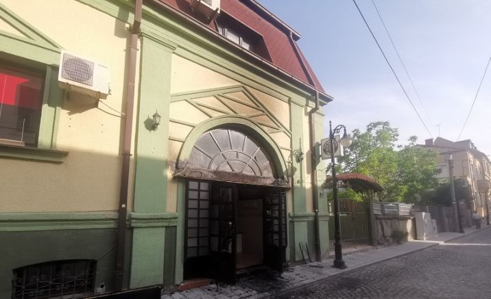 Входната врата на Културния център Иван Михайлов в град Битоля