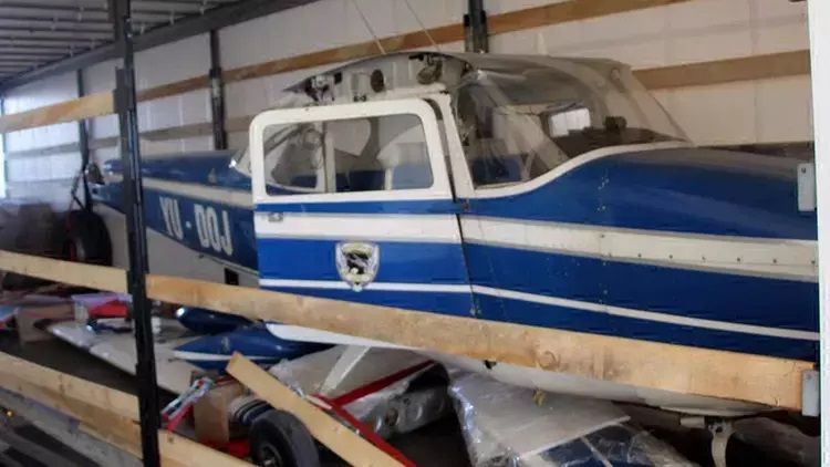 Самолет Чесна който е бил скрит в сръбски камион е