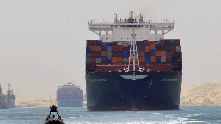 Стотици товарни кораби пътуващи от Азия за Европа вече избягват