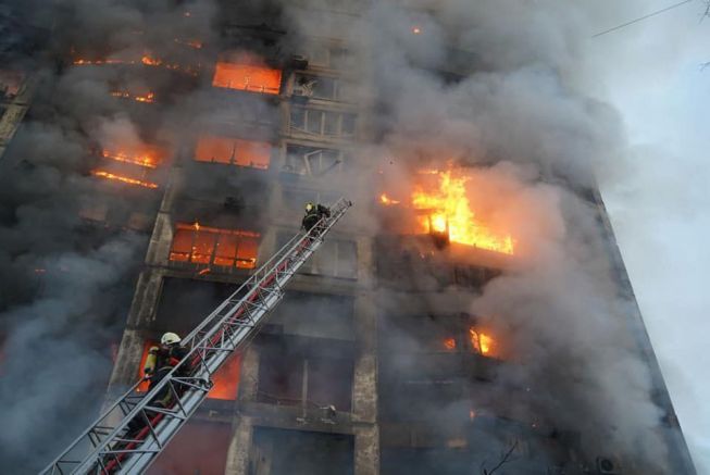 Четири мощни експлозии са разтърсили тази сутрин центъра на Киев.