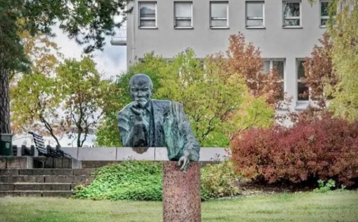 Бюстът на Владимир Ленин създаден от естонския скулптор Мати Варика