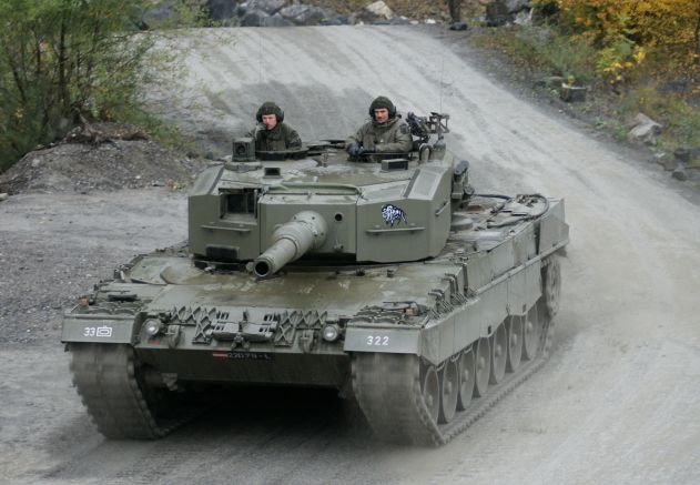 Полша ще изпрати 10 танка Леопард 2А4 на Украйна тази