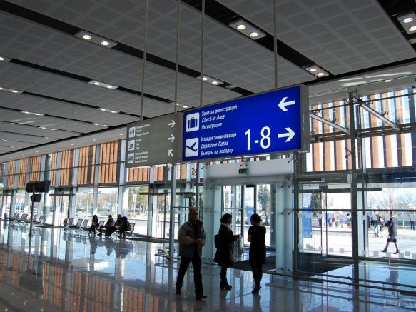 Летище Бургас ще бъде временно затворено за полети през март