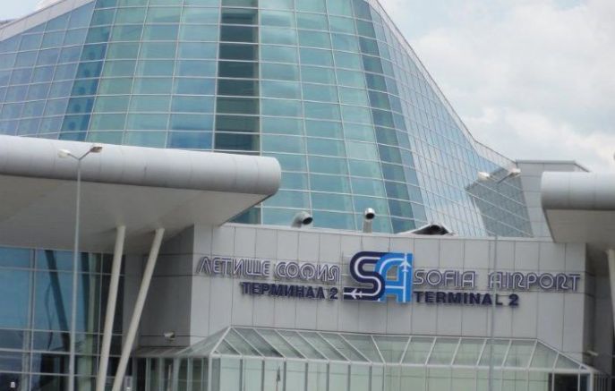 Управата на Летище София съобщи че започва проверка по видеозаписи