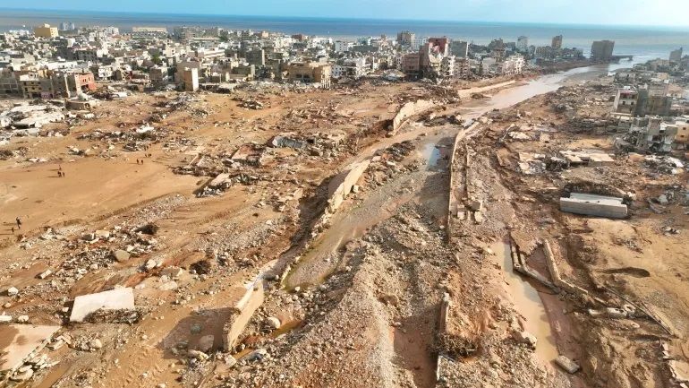 Броят на загиналите в либийския крайбрежен град Дерна нарасна до