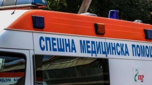 Много тежка катастрофа в София Трамвай блъсна кола спряла на