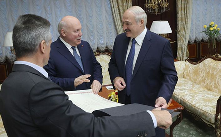 Дмитрий Мезенцев и Александър Лукашенко