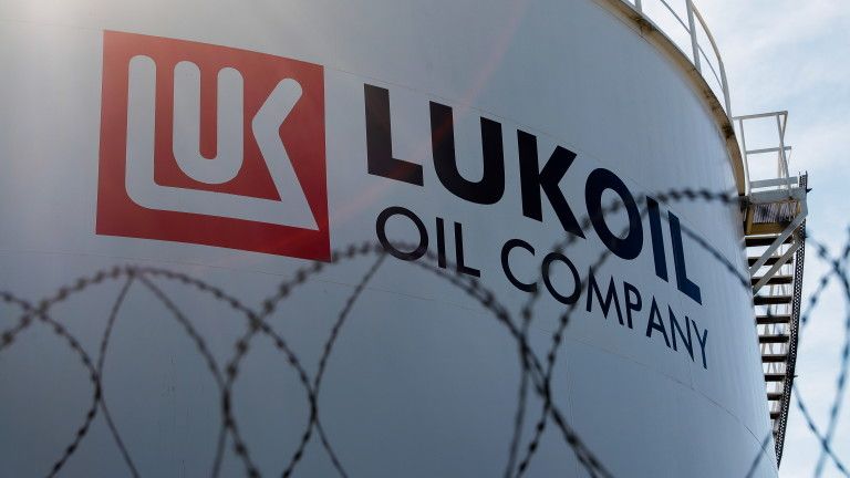 Италия постави рафинерията на руския петролен гигант Лукойл в Сицилия