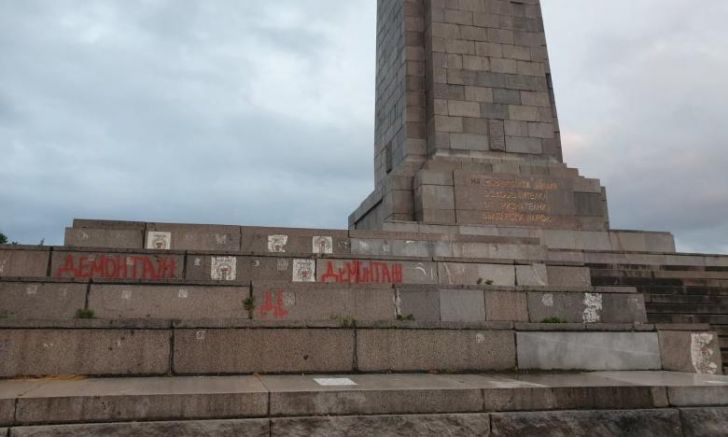 Коалиция Левицата организира палатков лагер срещу премахването на Паметника на