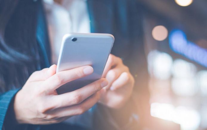 Комисията за защита на потребителите проверява за нелоялни практики мобилните