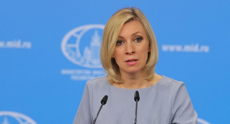 Говорителката на руското външно министерство Мария Захарова опитва да плете