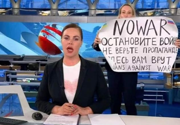 Редакторката от руския Първи канал Марина Овсянникова която стана обект
