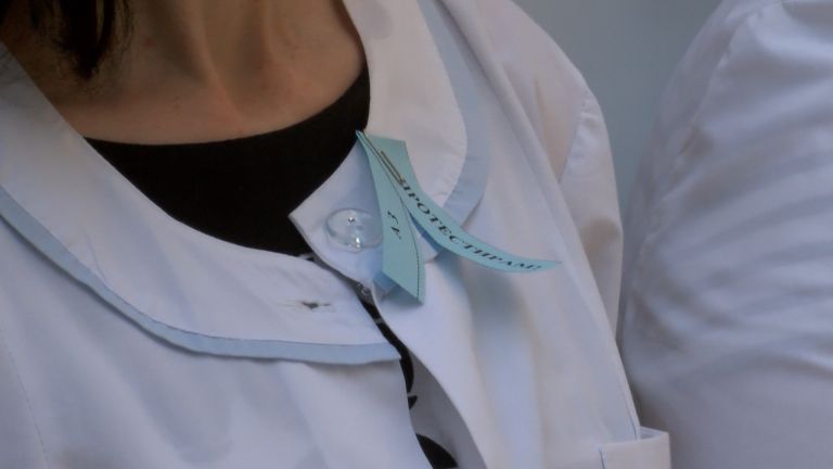 Лекари медицински сестри и санитари излизат на протест пред Александровска