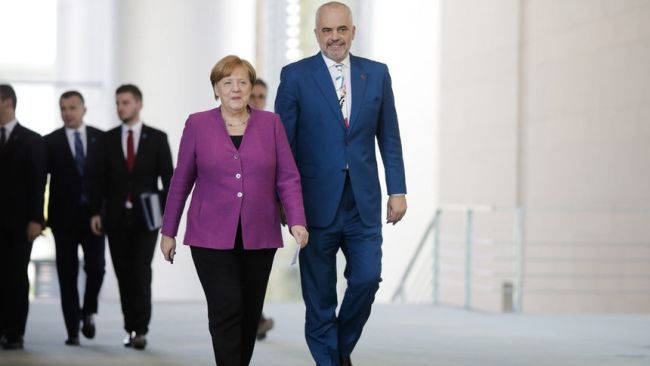 Ангела Меркел с албанския премиер Еди Рама