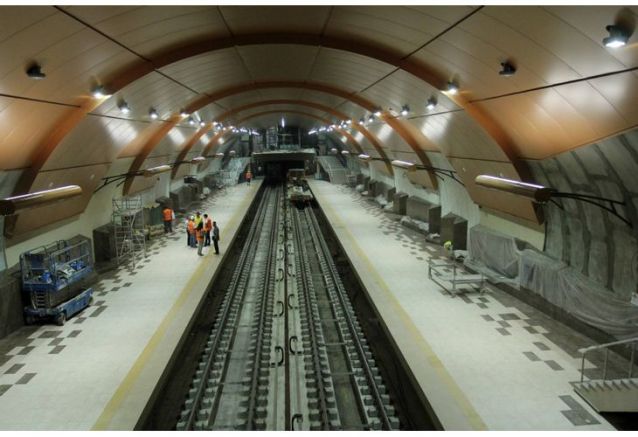 Мъж слезе на релсите на столичното метро между станциите Константин