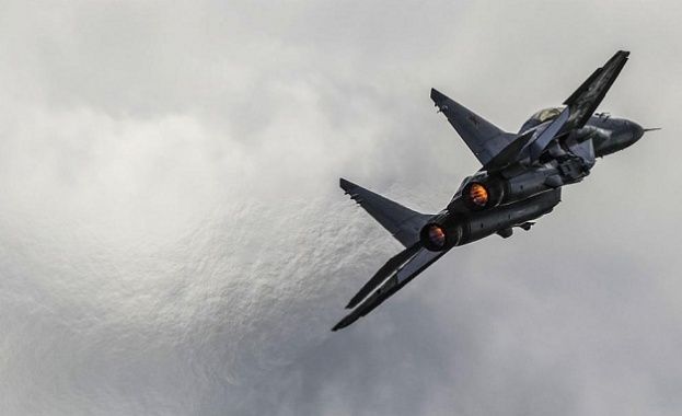 Близо до руския Мурманск се е разбил военен самолет съобщават