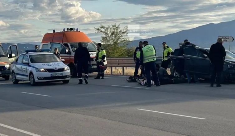 Две жени са пострадали и са настанени в болници след