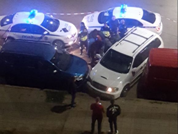 Полицаи задържаха в София тази нощ лека кола натъпкана с
