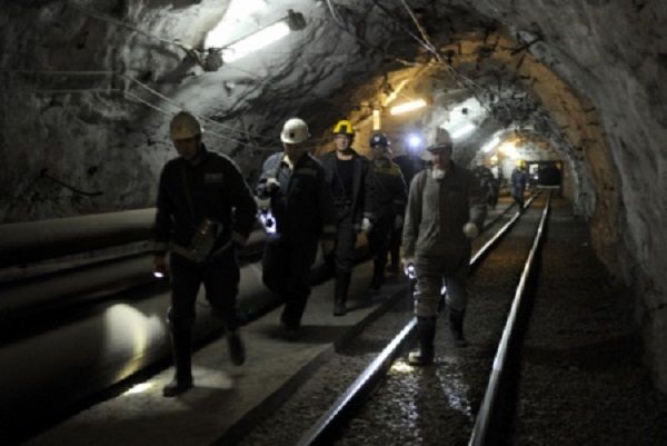 Поради прекъсване на електрозахранването в мината са блокирани 30 миньори