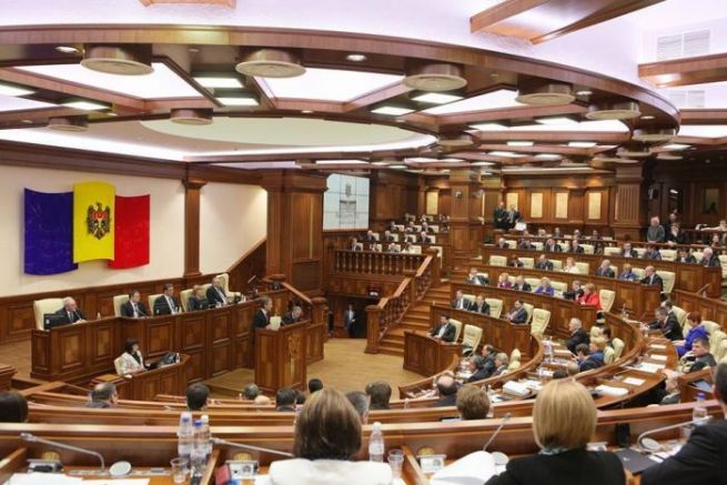 Молдовският парламент прие декларация в която осъжда инвазията на Русия