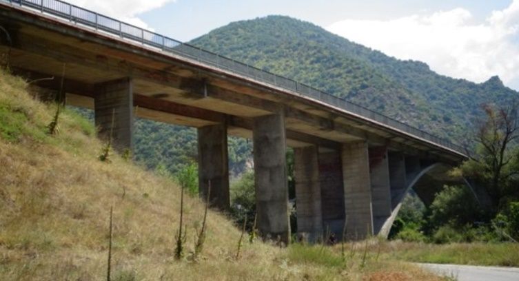 Пукнатини откъртен бетон и ръждясала арматура – за опасен мост