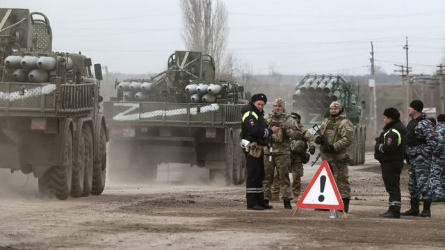 Русия продължава да увеличава бойните си части в Донбас и
