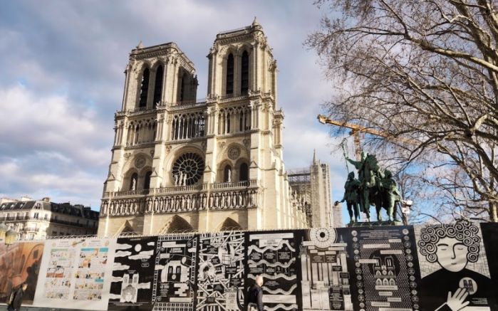 Реставраторите катедралата символ Нотр Дам дьо Пари завършиха в четвъртък важен