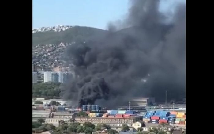 В пристанището на руския град Новоросийск е избухнал мощен пожар