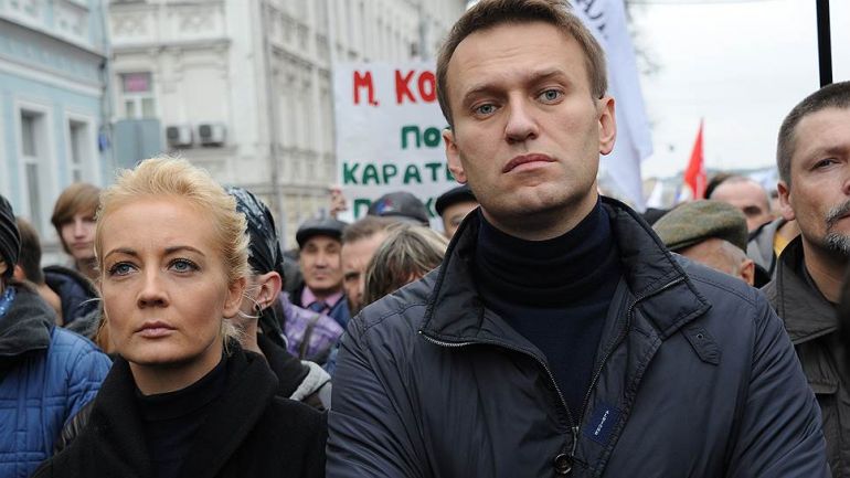 Покойният руски дисидент Алексей Навални и съпругата му Юлия ще