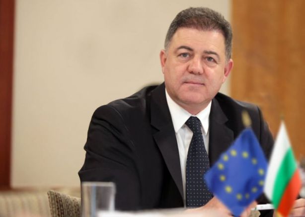 Бившият военен министър Николай Ненчев коментира в предаването скандала със