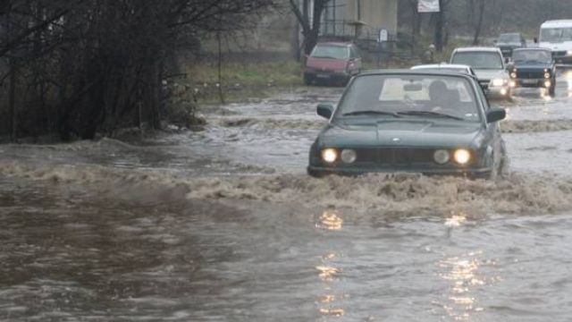 Започва бавното възстановяване след щетите от потопа по Южното Черноморие