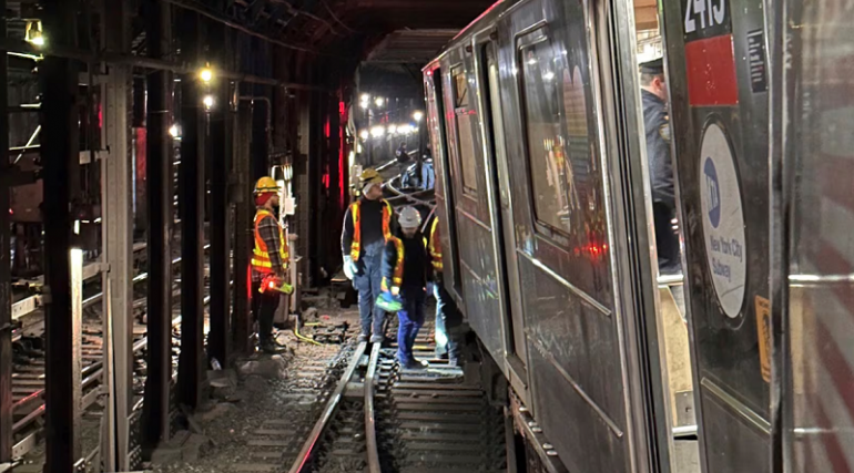 Два влака на метрото в Ню Йорк се сблъскаха на