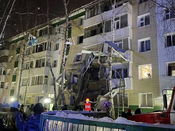 Петима души загинаха при срутването на част от 5 етажна жилищна