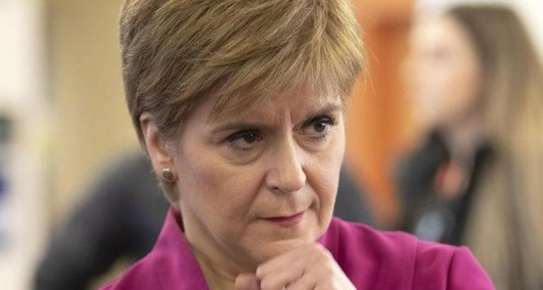 Премиерът на Шотландия Никола Стърджан призова министър председателя на Великобритания