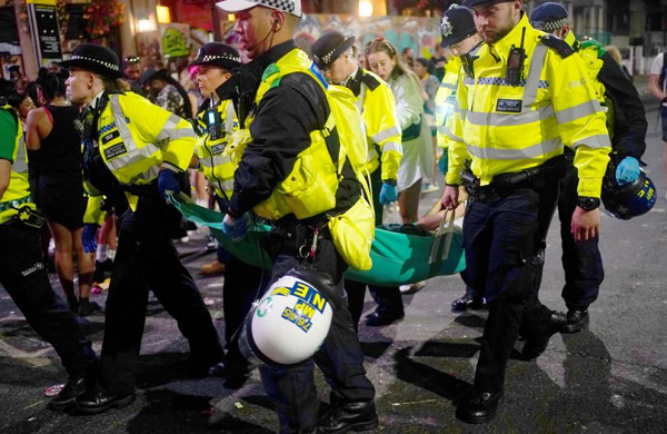 Карнавалът в Нотинг Хил в Лондон беше помрачен от убийство