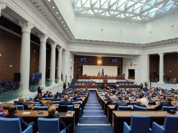 Парламентарната група на БСП за България внесе два проекта за