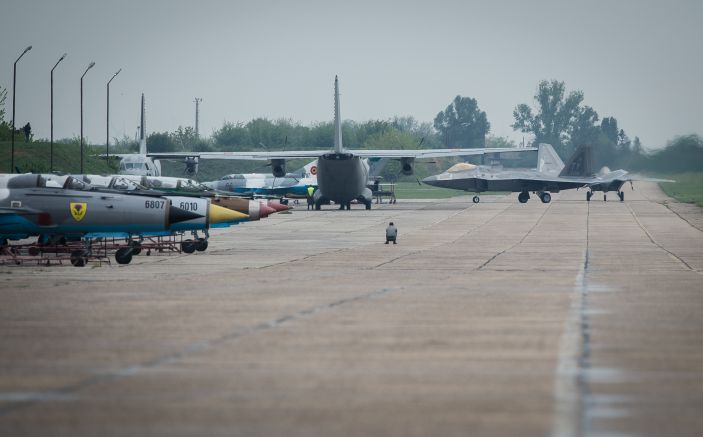 Продължаващата модернизация на военновъздушната база Михаил Когълничану в Румъния където