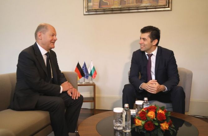 Канцлерът на Германия Олаф Шолц започна посещението си в България