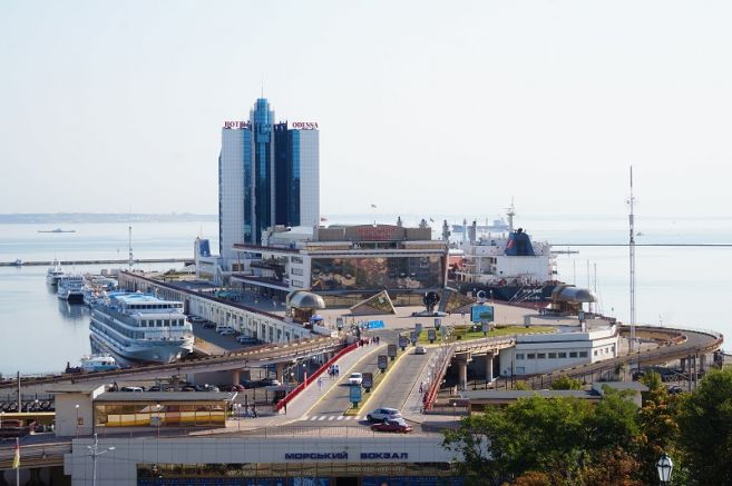 Украйна заяви че няма да разминира водите около черноморското пристанище