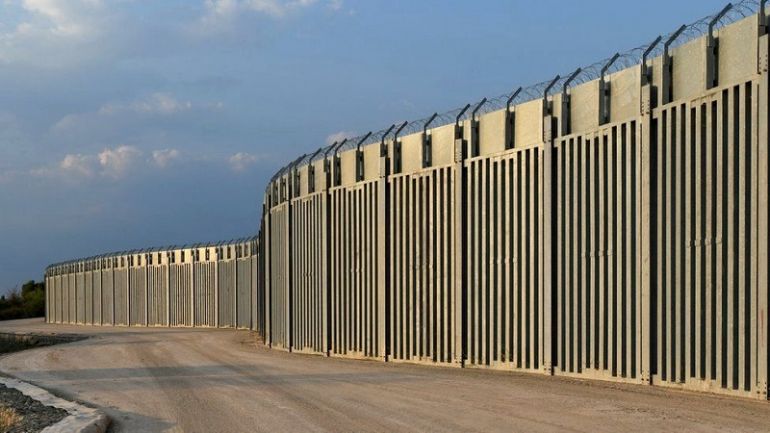 Полша обмисля издигането на ограда по границата си с руския