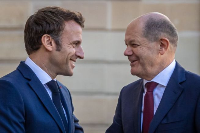 Френският президент Еманюел Макрон и германският канцлер Олаф Шолц се