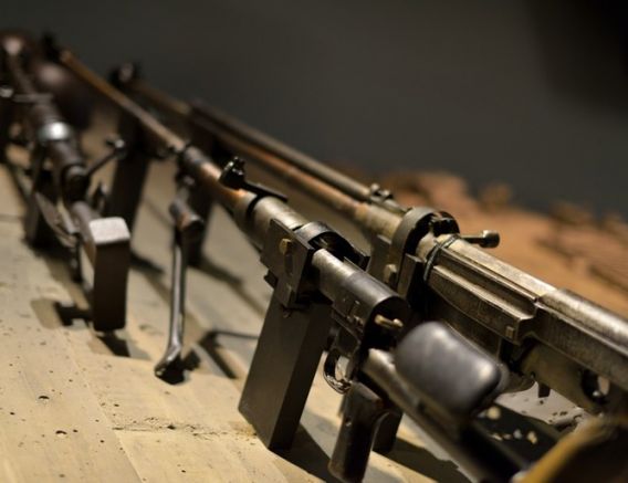 Франция планира да накара някои от своите производители на оръжие
