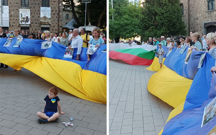 Митинг протест срещу смъртоносните руски атаки убиващи цивилни украинци деца и