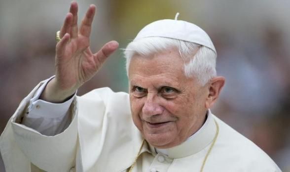 Папа Франциск ще ръководи заупокойната служба за Бенедикт XVI на 5