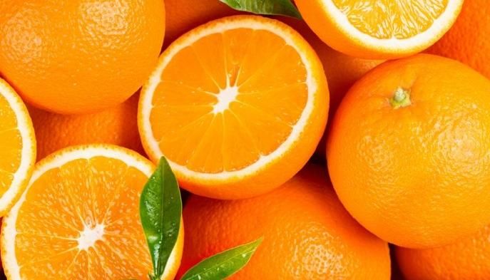 Милиони кашони с портокали се развалят в контейнери, които са