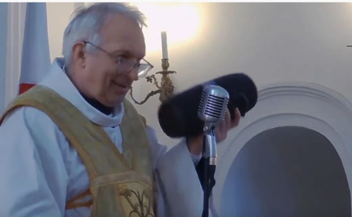 Свещеник служещ в храм в полската столица Варшава пусна химна