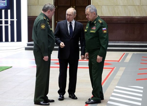 Президентът на Русия получава информация за хода на войната в
