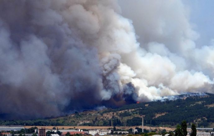 Пожарът на българо-гръцката граница продължава да се разраства на фронт