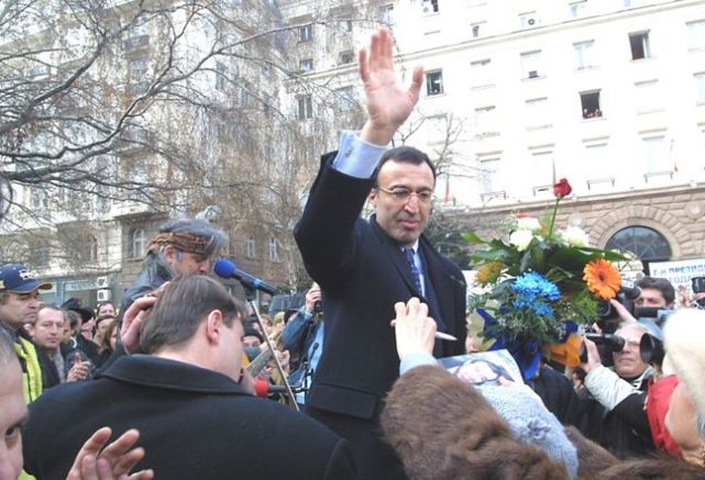 На 22 януари 2002 г. Петър Стоянов напуска президентството
